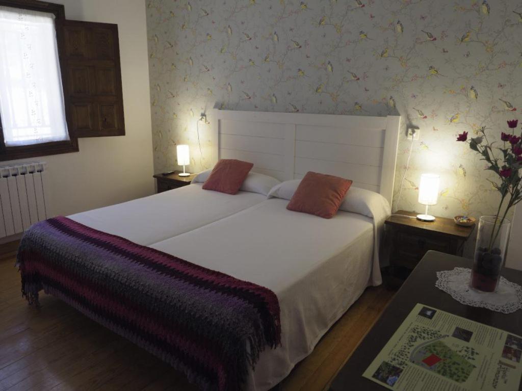 Hospedium Hostal Almanzor Navarredonda de Gredos Eksteriør billede