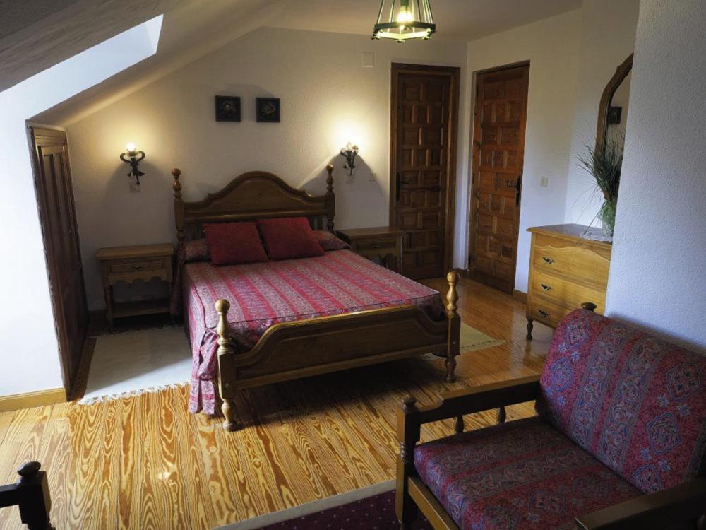 Hospedium Hostal Almanzor Navarredonda de Gredos Eksteriør billede
