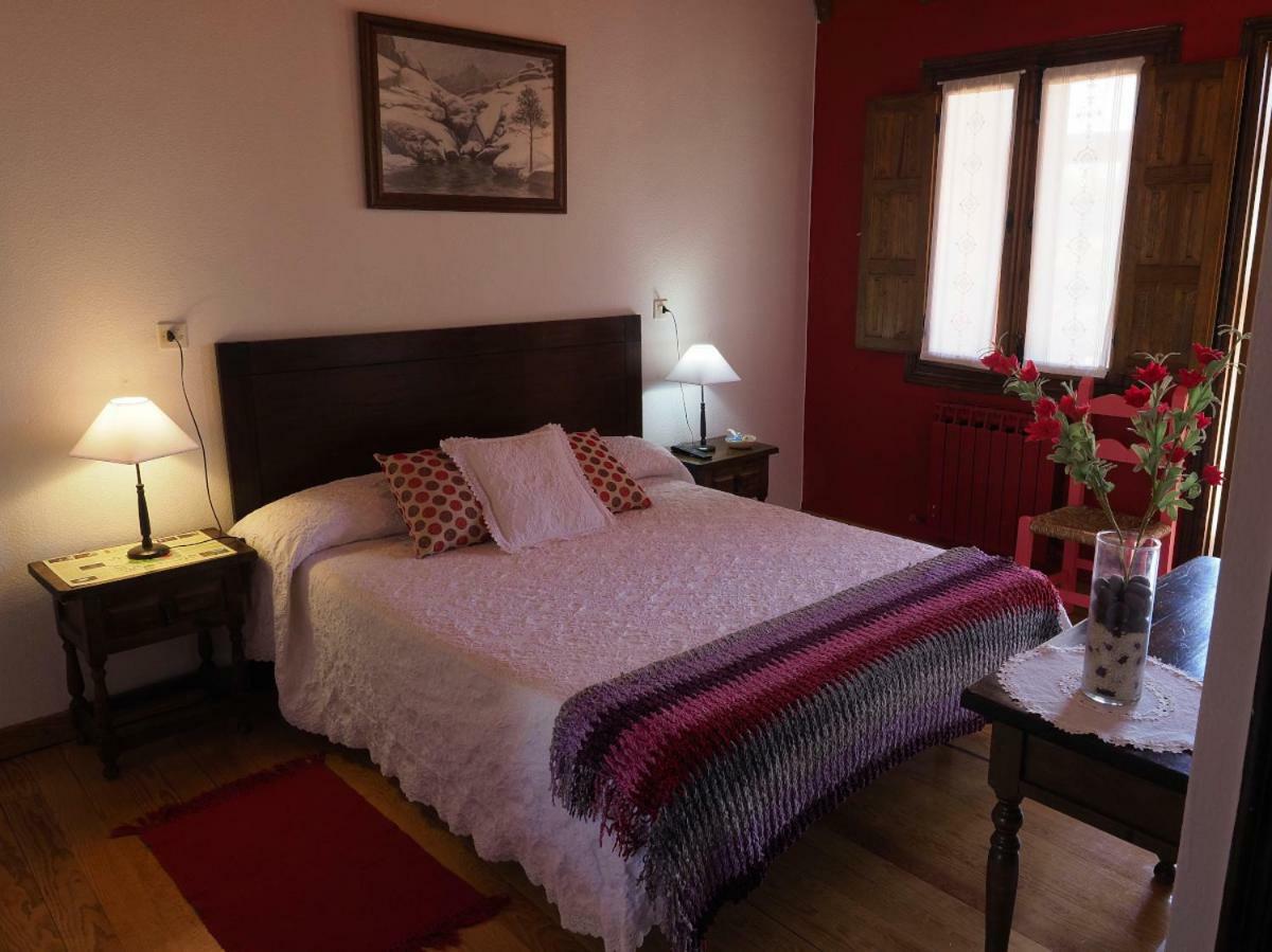 Hospedium Hostal Almanzor Navarredonda de Gredos Eksteriør billede