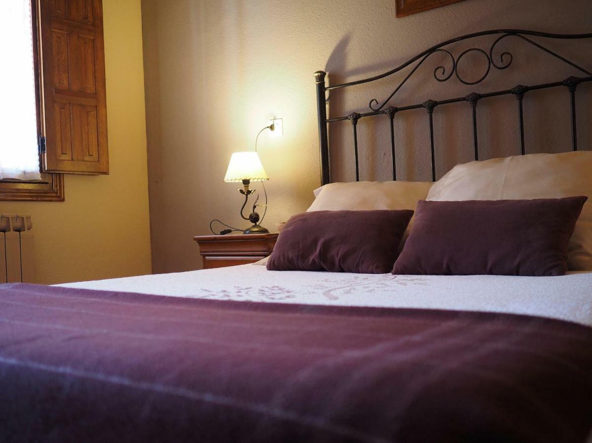 Hospedium Hostal Almanzor Navarredonda de Gredos Eksteriør billede